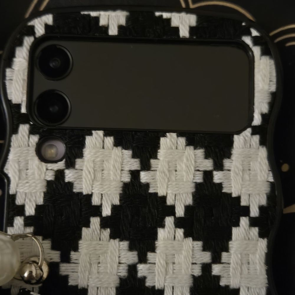 Galaxy Z Flip3 5G - Picture 3 of 6